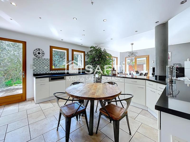 Maison - 161 m² - 5 pièces