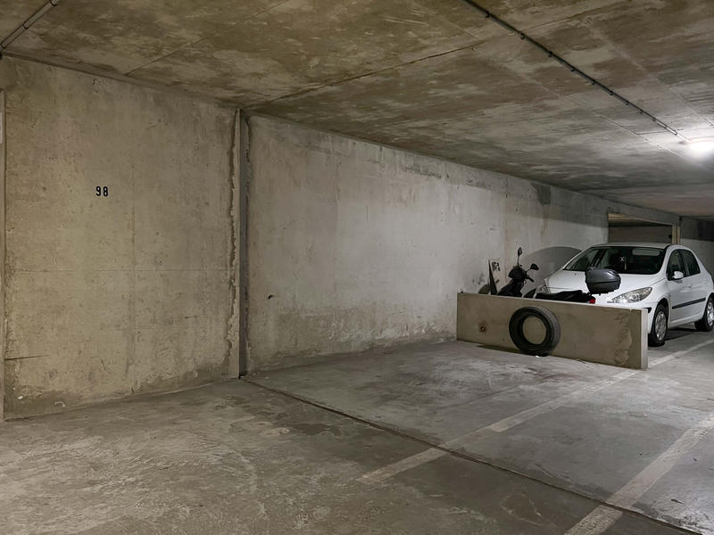 Parking / Garage - 12 m²
