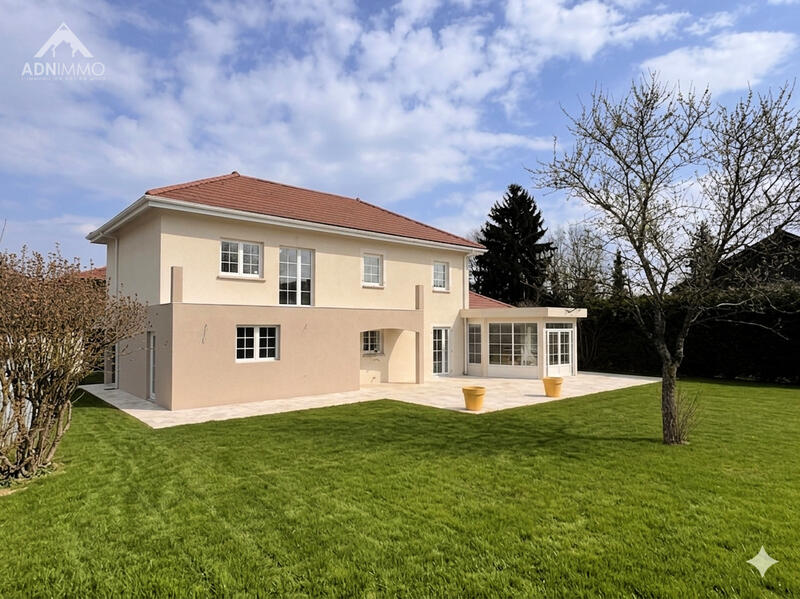 Maison - 205 m² - 8 pièces