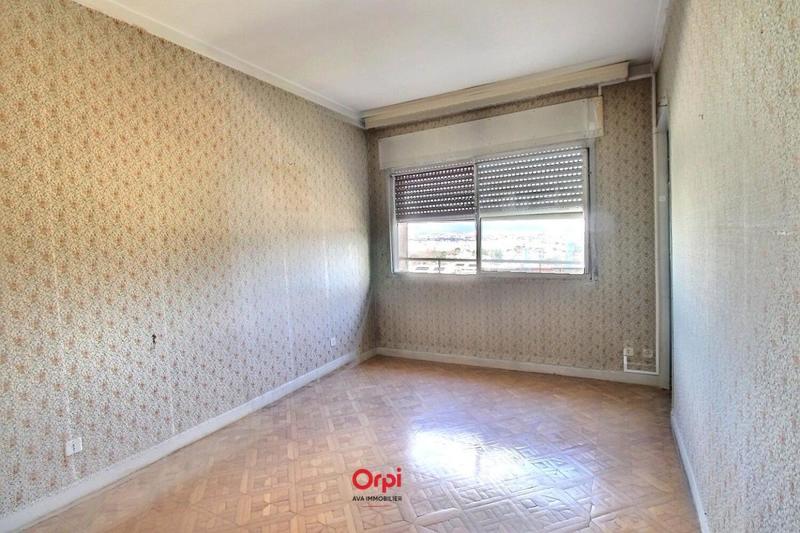 Appartement - 99 m² - 4 pièces