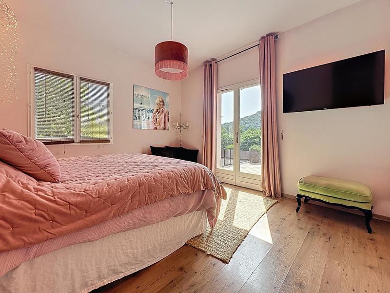 Maison - 280 m² - 10 pièces