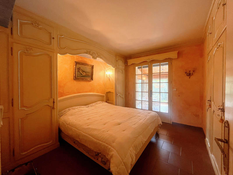 Propriété - 217 m² - 5 pièces