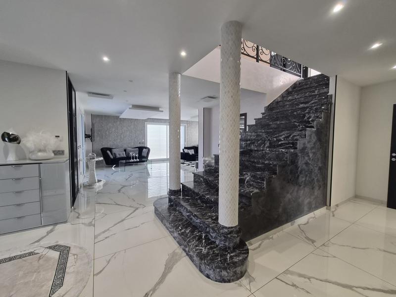 Maison contemporaine - 276 m² - 7 pièces