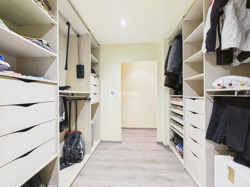 Propriété - 240 m² - 8 pièces