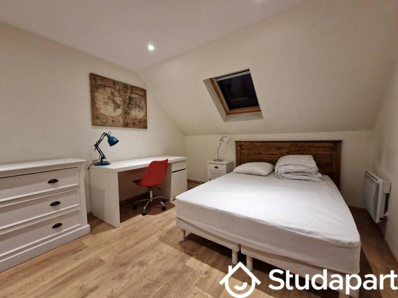 Chambre - 11 m² - 1 pièce