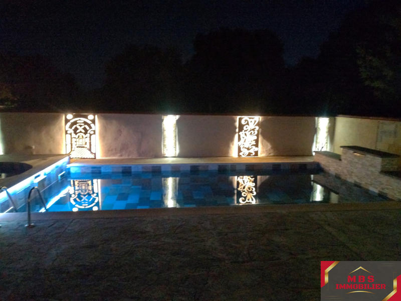 Propriété - 202 m² - 5 pièces