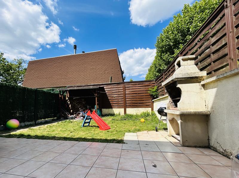 Maison - 90 m² - 5 pièces