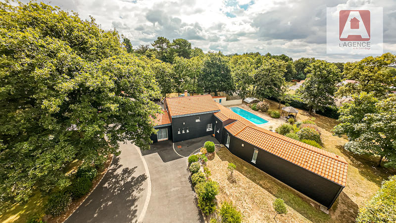 Maison - 190 m² - 8 pièces