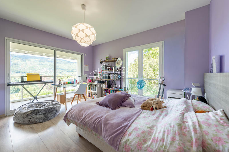 Maison - 228 m² - 8 pièces