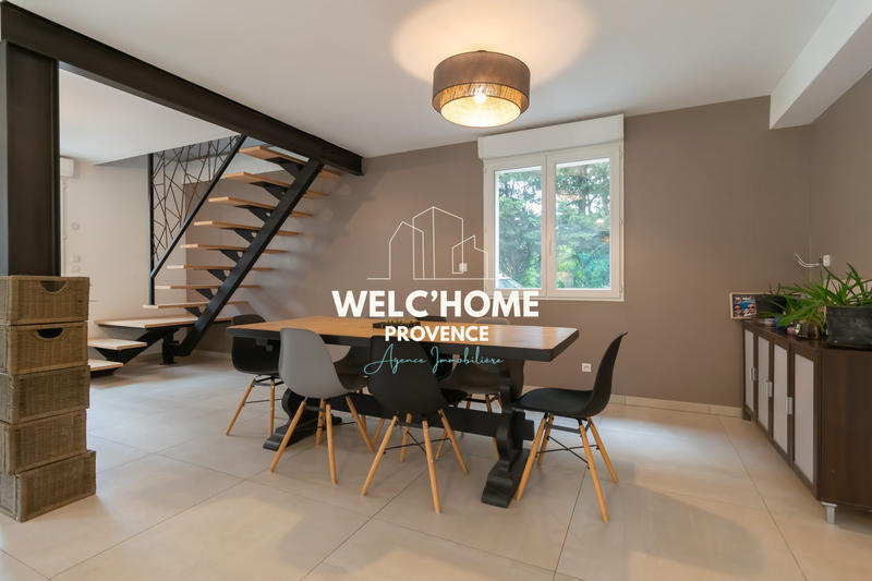 Maison - 235 m² - 7 pièces