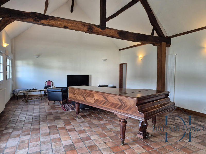 Maison - 270 m² - 10 pièces