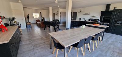 Maison - 310 m² - 11 pièces