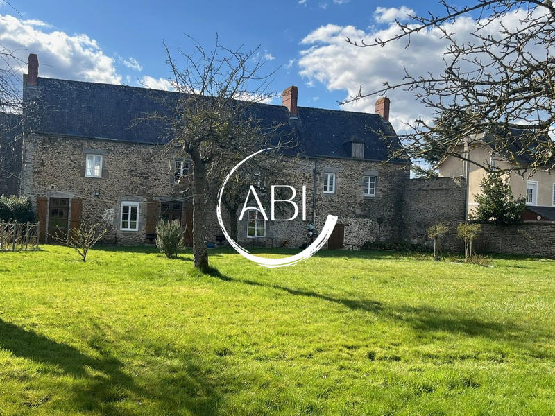 Maison - 230 m² - 8 pièces