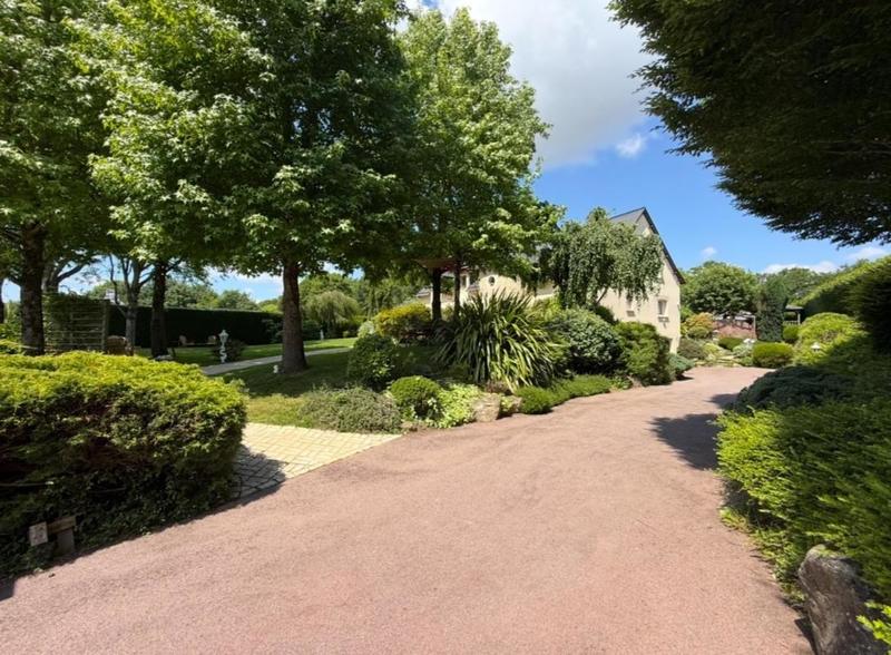 Maison - 254 m² - 12 pièces