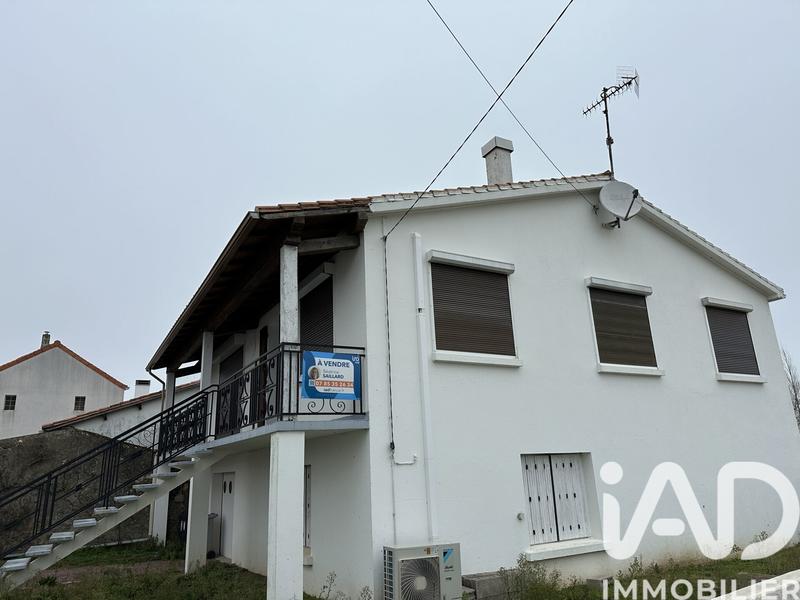 Maison - 93 m² - 8 pièces