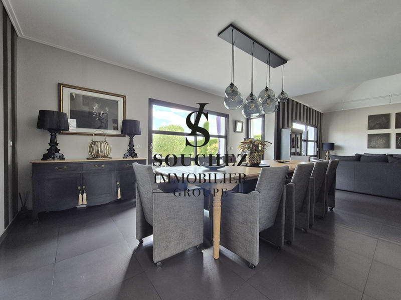 Villa - 265 m² - 10 pièces