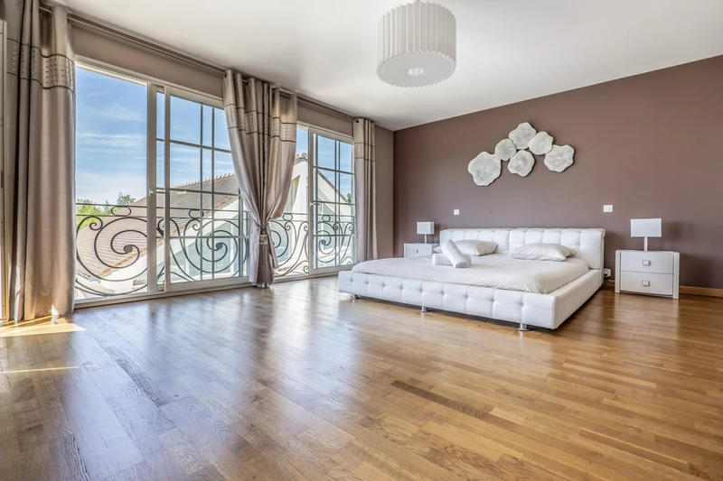 Maison contemporaine - 733 m² - 15 pièces