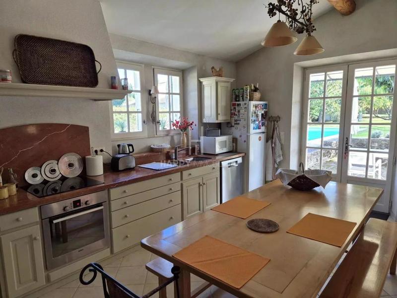 Mas - 210 m² - 8 pièces