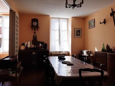 Maison - 232 m² - 8 pièces