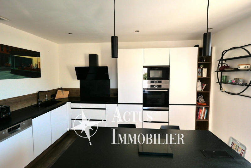 Maison - 227 m² - 10 pièces