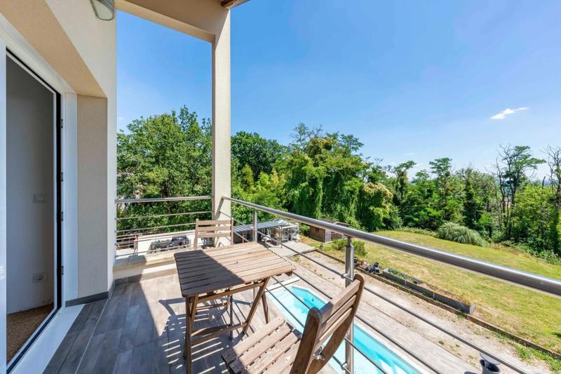 Maison - 239 m² - 12 pièces