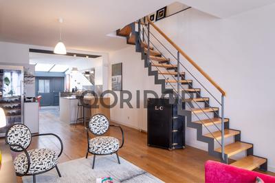 Maison - 237 m² - 6 pièces