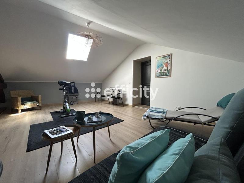 Appartement - 222 m² - 8 pièces