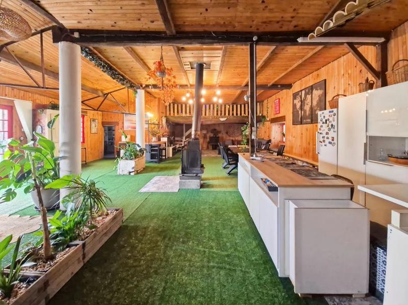 Maison - 230 m² - 6 pièces