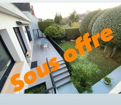 Maison - 225 m² - 7 pièces