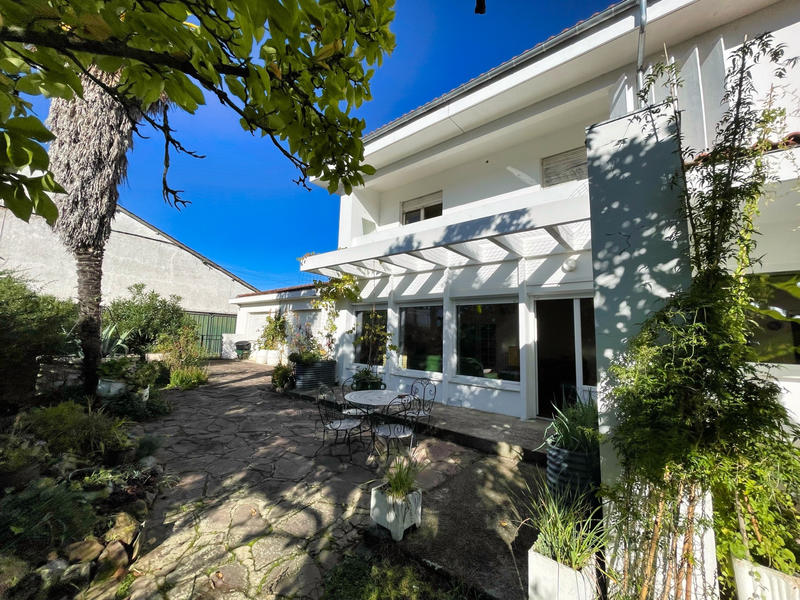 Maison de village - 319 m² - 14 pièces