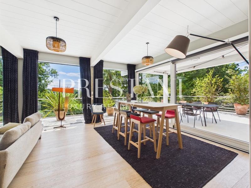 Maison - 337 m² - 8 pièces