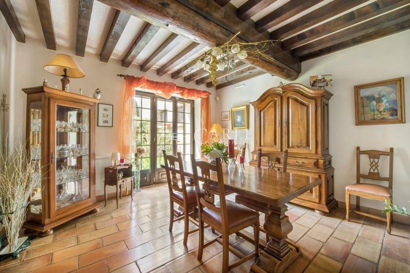 Maison - 238 m² - 8 pièces