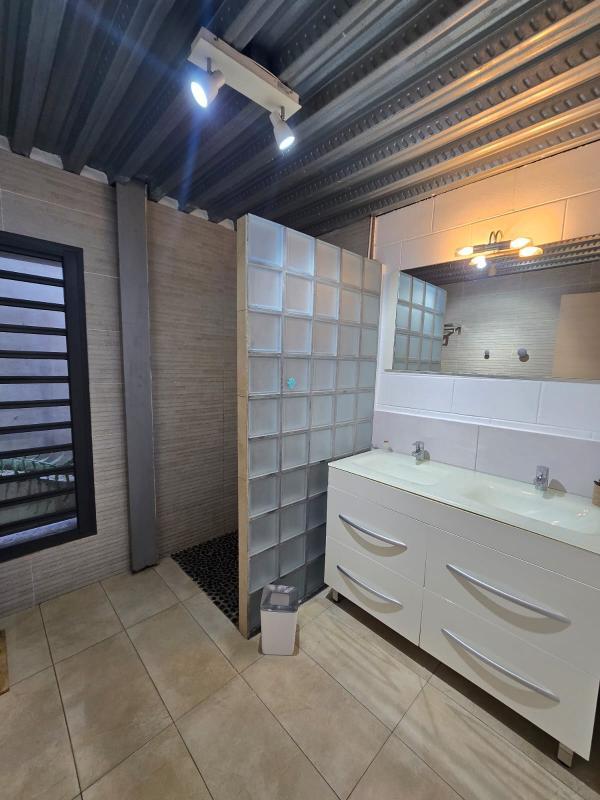 Local commercial - 326 m² - 4 pièces