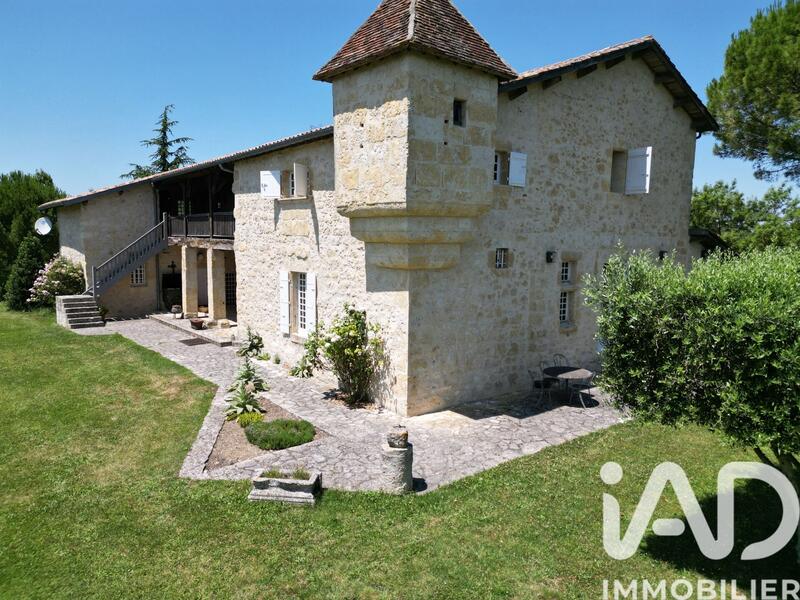 Maison - 396 m² - 10 pièces