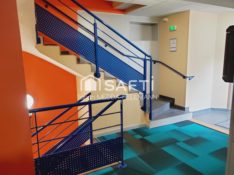 Local commercial - 1 257 m² - 30 pièces