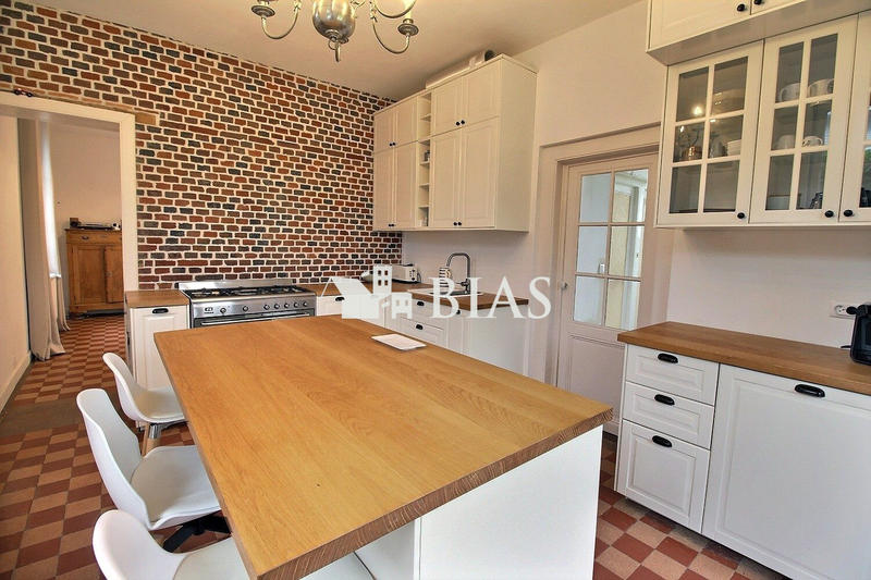 Maison - 170 m² - 9 pièces