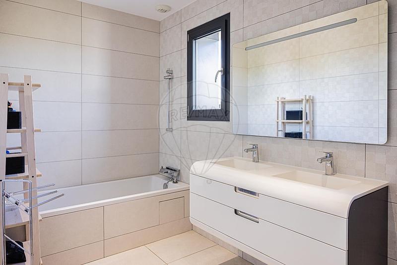 Maison - 222 m² - 7 pièces