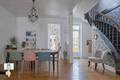 Maison - 205 m² - 9 pièces