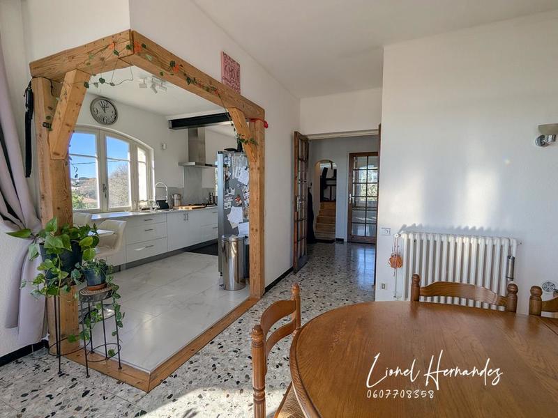 Maison - 238 m² - 9 pièces