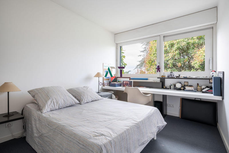 Maison - 220 m² - 8 pièces