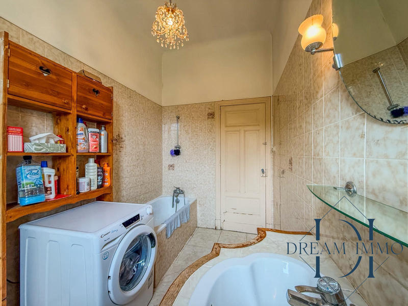 Maison - 204 m² - 8 pièces