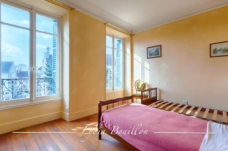 Propriété - 395 m² - 14 pièces