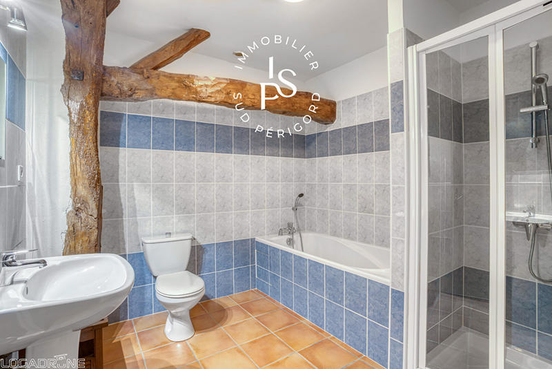 Demeure - 649 m² - 33 pièces