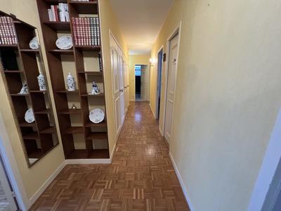 Appartement - 85 m² - 5 pièces