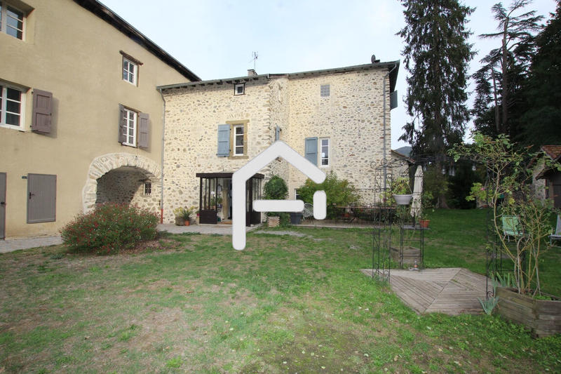 Maison - 840 m² - 22 pièces