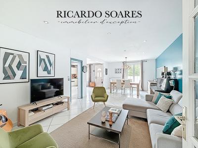 Maison - 277 m² - 10 pièces