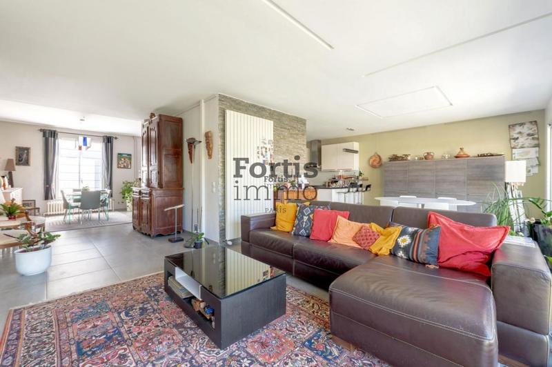 Maison - 230 m² - 6 pièces