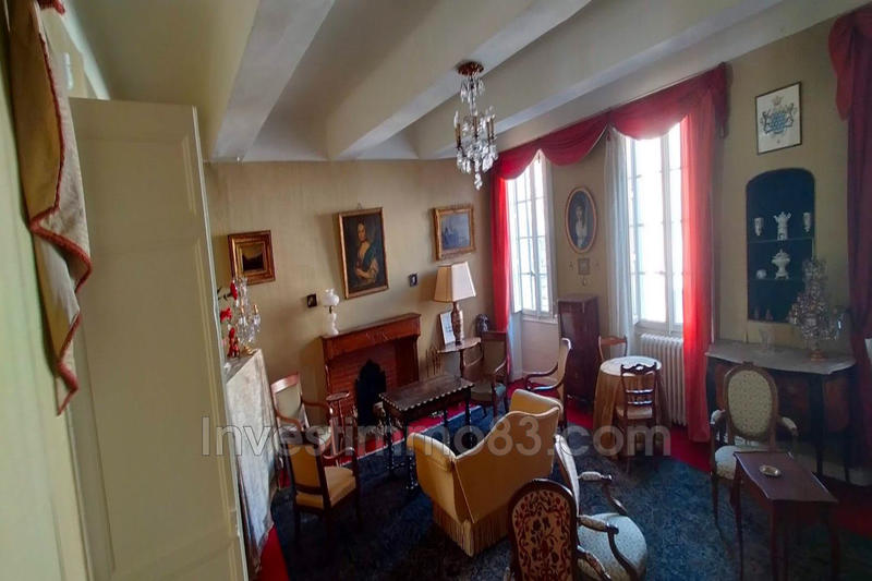 Maison - 335 m² - 15 pièces