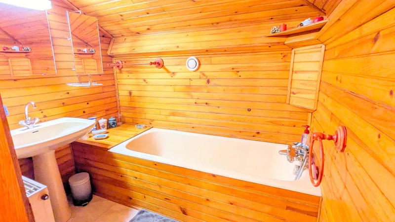 Maison - 219 m² - 9 pièces