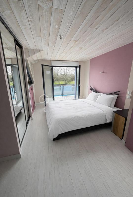 Maison - 270 m² - 10 pièces